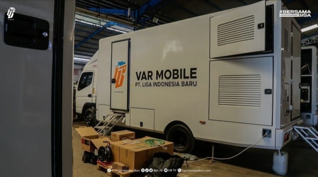 Mobil VAR yang didalamnya terdapat ruangan khusus bagi wasit VAR di babak Championship Series.