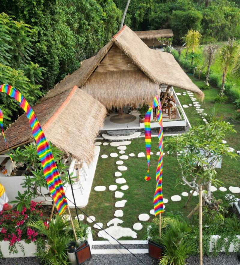 PERHIASAN: Glamping di Kintamani Bali membawa kesan tersendiri, tapi mencoba membuat perhiasan sendiri di Alas Arum Silver Workshop adalah pengalaman unik.