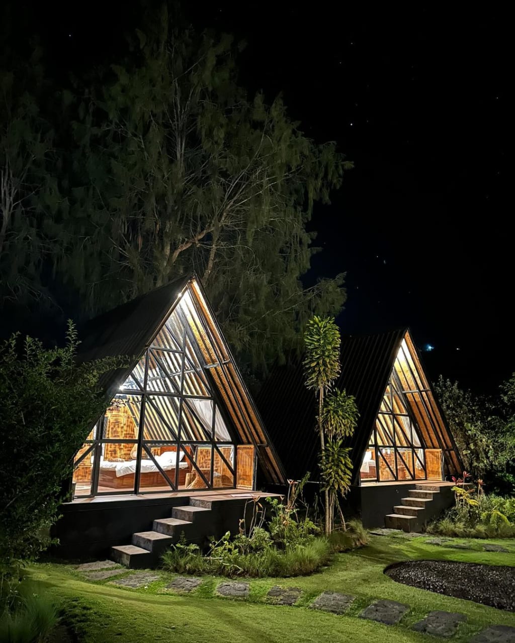KOLAM: Bamboo Mount Batur adalah hidden gem glamping di Kintamani Bali. Tawarkan kolam renang air hangat langsung dari sumbernya.