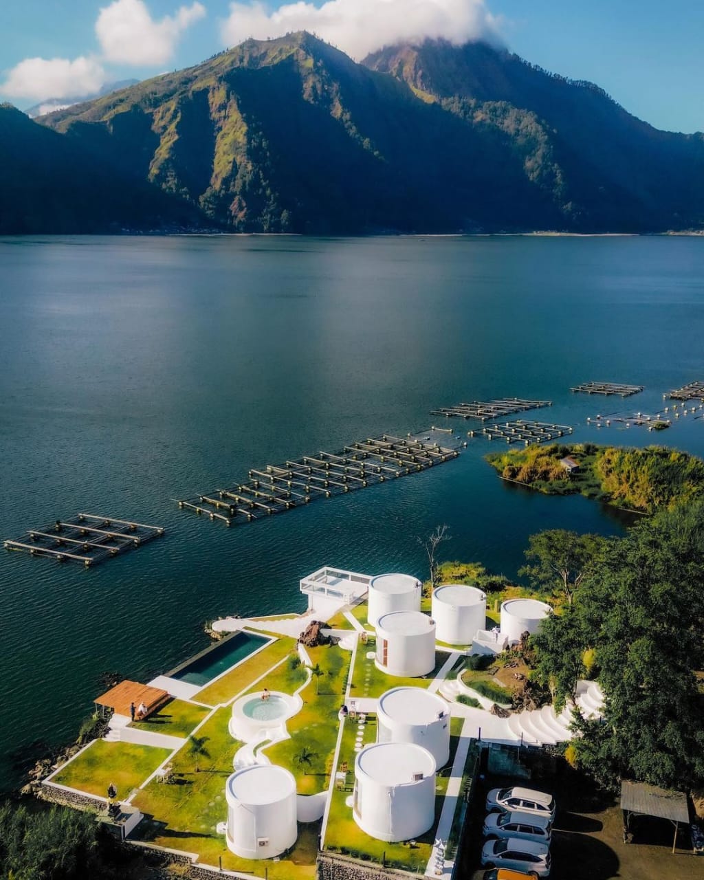 ROMANTIC DINNER: Lake Garden Bali, satu glamping instagramable di Kintamani Bali yang cocok untuk romantic dinner dengan fasilitas Jacuzzi air panas alami.