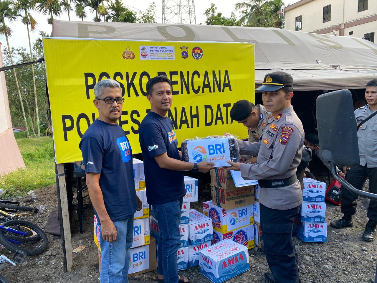 BANTUAN: BRI melalui aktivitas Corporate Social Responsibility (CSR) BRI Peduli menyalurkan bantuan tanggap bencana bagi warga terdampak banjir di Sumatera Barat.