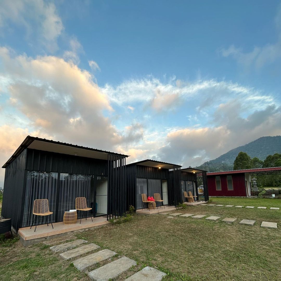 BUYAN: Glamping ini sangat eksotis untuk melihat pemandangan Danau Buyan di Bedugul Tabanan. Tak kalah dengan glamping di Kintamani Bali dengan Danau Batur.
