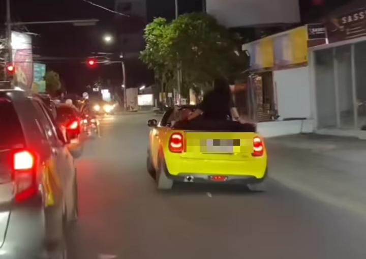 Beredar video WNA menyetir mobil sport dengan ugal-ugalan dan terobos lalu lintas