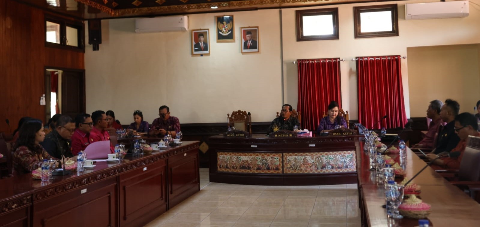 Rapat koordinasi antara Komisi IV DPRD Tabanan dengan Dinas Pendidikan Tabanan terkait persiapan Penerimaan Peserta Didik Baru (PPDB) Tahun ajaran 2024-2025 pada Rabu, 15 Mei 2024.