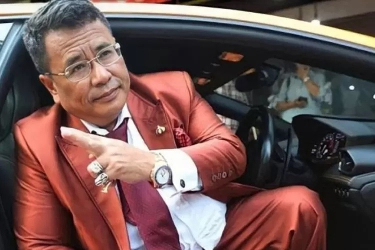 Hotman Paris menduga ada pengaruh seseorang sehingga tiga pelaku pembunuh Vina masih belum ditangkap