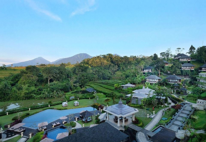 Homm Saranam Baturiti merupakan resort megah yang dekat dengan objek wisata Bedugul Bali