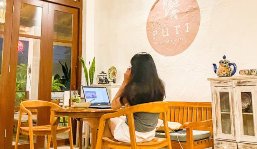 PUTI Coffee and Eatery Legian di Bali.