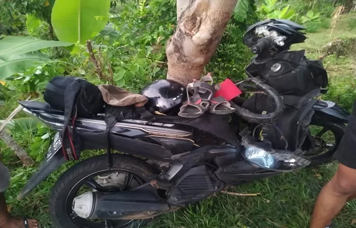 Kondisi sepeda motor yang dikendarai WNA Inggris Nathan Paul Molyneaux setelah &nbsp;kecelakaan di wilayah Buleleng, Bali, Kamis, 16 Mei 2024.