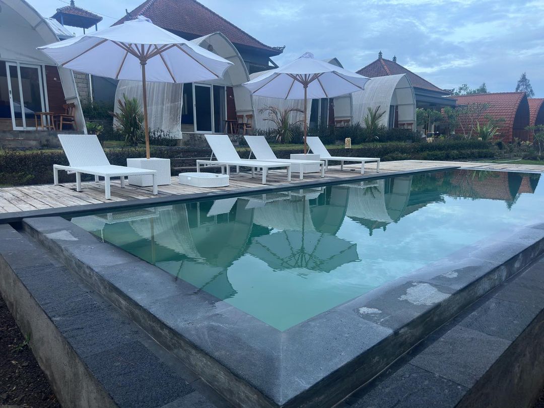 JEEP TOUR: Volcano Rim Glamping, glamping mewah dengan harga murah di Kintamani Bali. Bisa nikmati layanan jeep tour kelilingi Gunung Batur dan lihat sunrise.