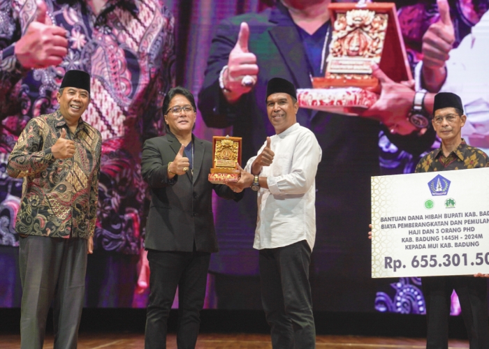 MENGHADIRI: Bupati Giri Prasta Menghadiri acara Halal Bihalal Forum Komunikasi Pegawai Muslim Pemkab Badung 1445 H / 2024 di Balai Budaya Giri Nata Mandala Puspem Badung, Minggu (19/5).
