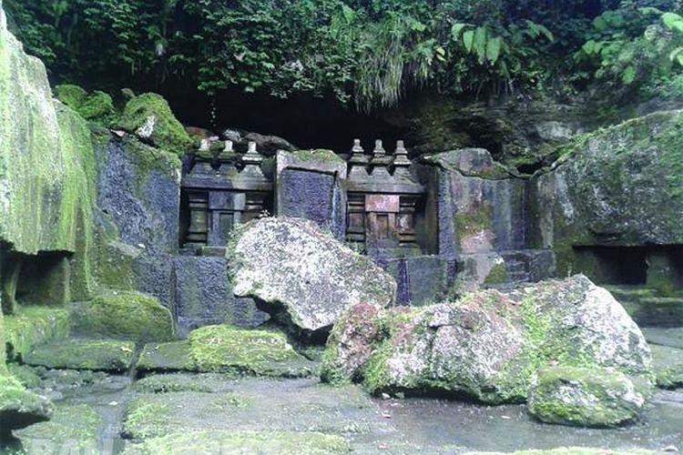 CANDI TEBING: Tak ada yang tahu pasti kapan pancoran tempat melukat umat Hindu Bali di Candi Tebing ini muncul. Namun diyakini dijaga wanita cantik.