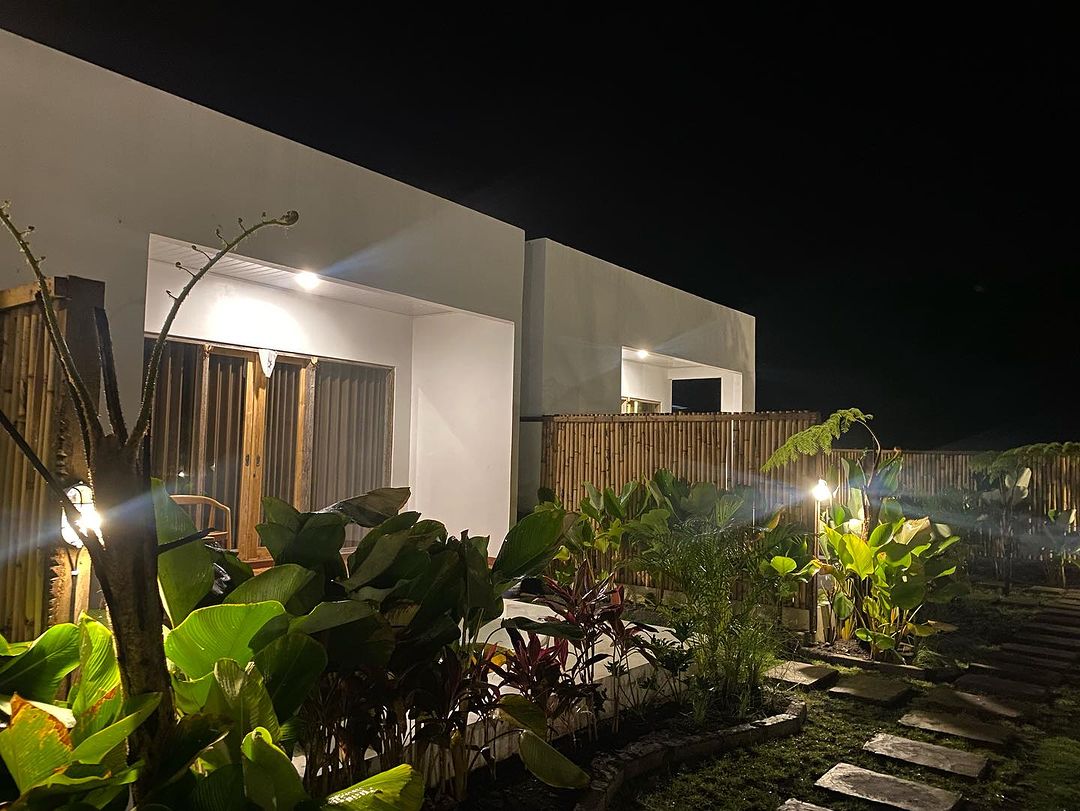 PRIVATE: Bukan sekadar glamping, Brahmastra Bali Villa ideal untuk menikmati kesejukan Kintamani Bali sambil berendam air hangat di Private Jacuzzi.