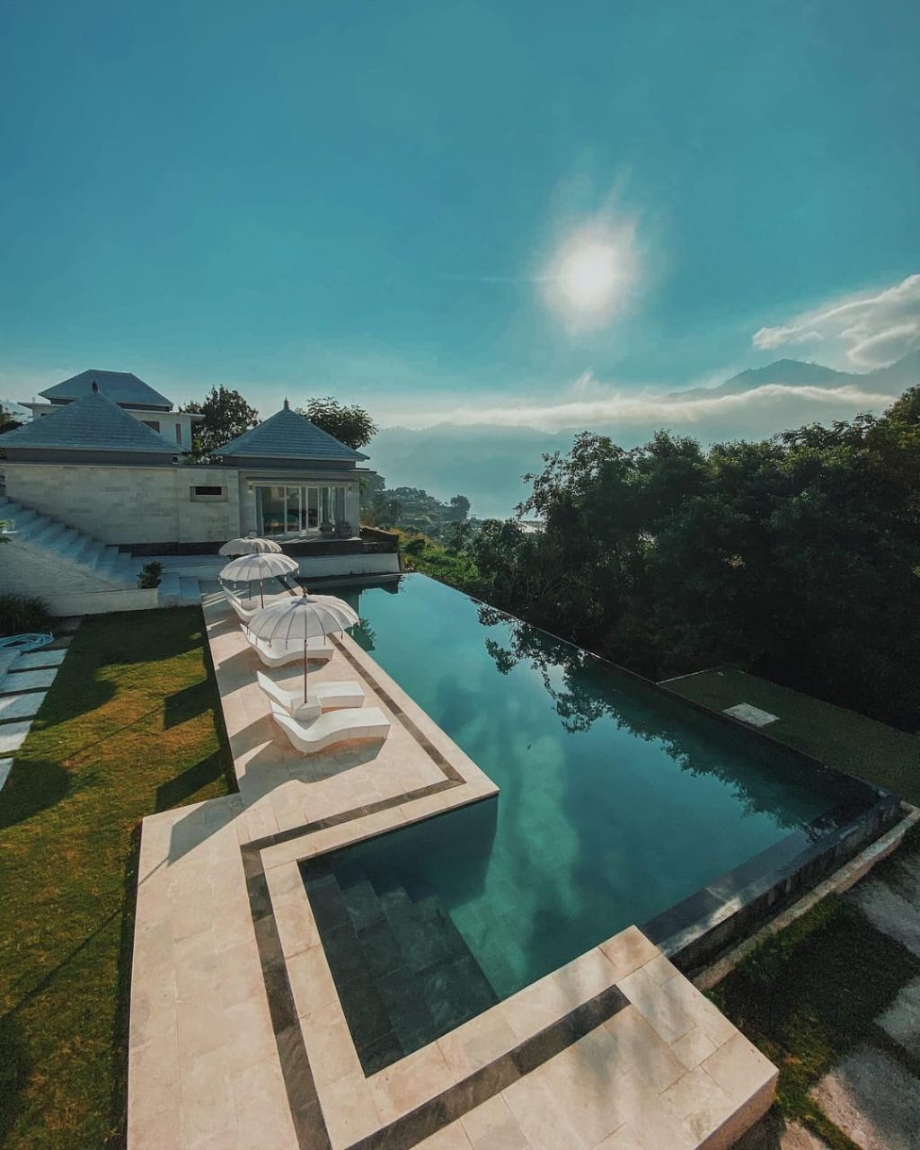 EROPA: Volcano Terrace Official, tempat glamping bergaya Eropa  di Kintamani Bali. Bisa untuk menikmati sunrise hingga sunset.