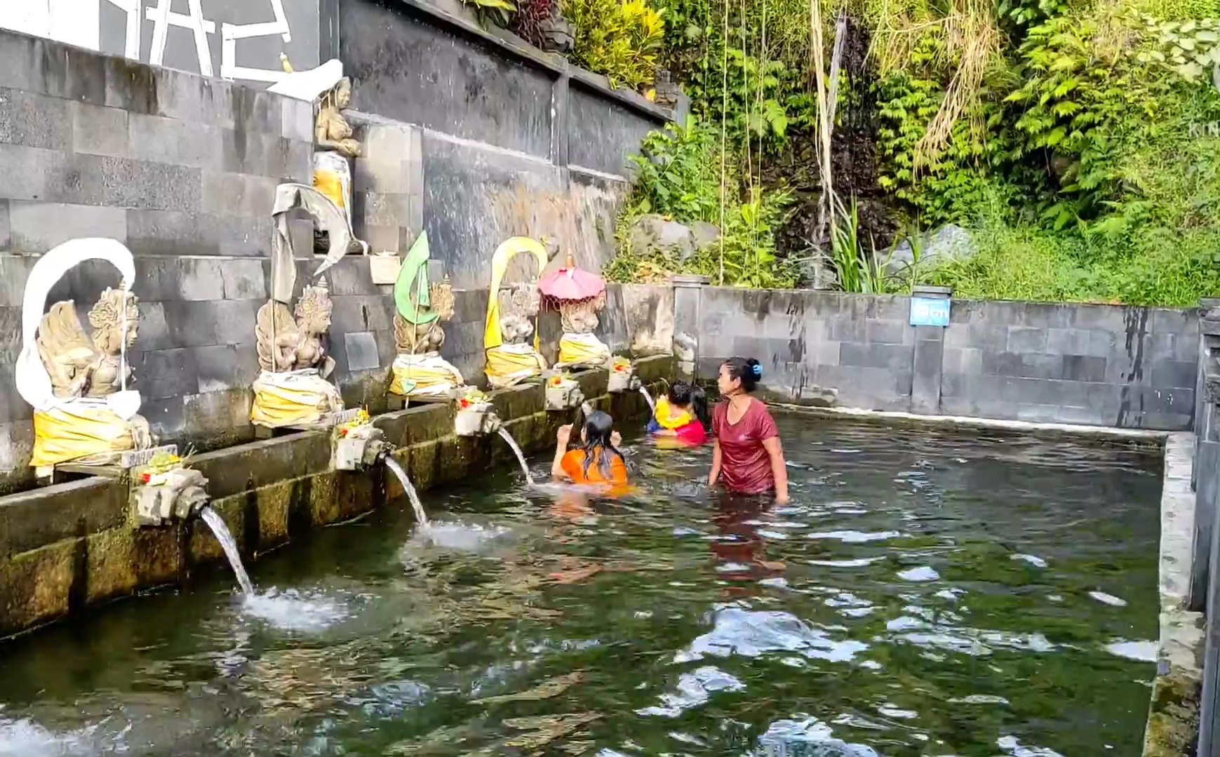Penglukatan Pancoran Sapta Gangga di Desa Timbrah, Kecamatan/Kabupaten Karangasem