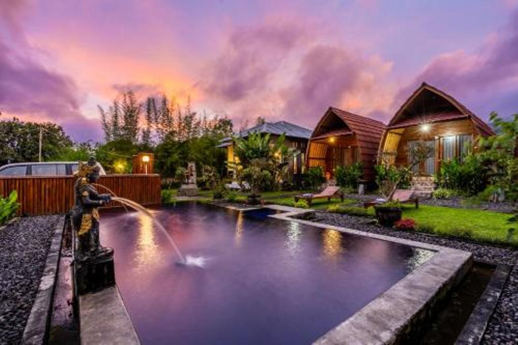 VILLA: Villa di Kintamani Bali ini menawarkan pemandangan perkebunan di sekitar Gunung Batur, tak jauh beda dengan sensai glamping.
