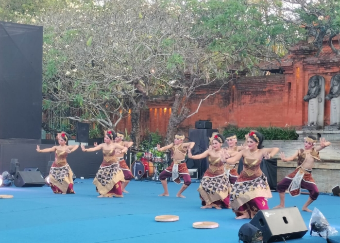 SENI : Tari Subak Pemakbak yang ditampilkan dihadapan para delegasi WWF beberapa waktu lalu.