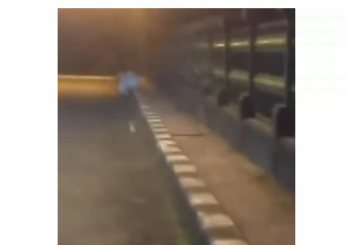 Sebuah video menjadi viral usai membagikan diduga penampakan di jembatan Tukad Bangkung