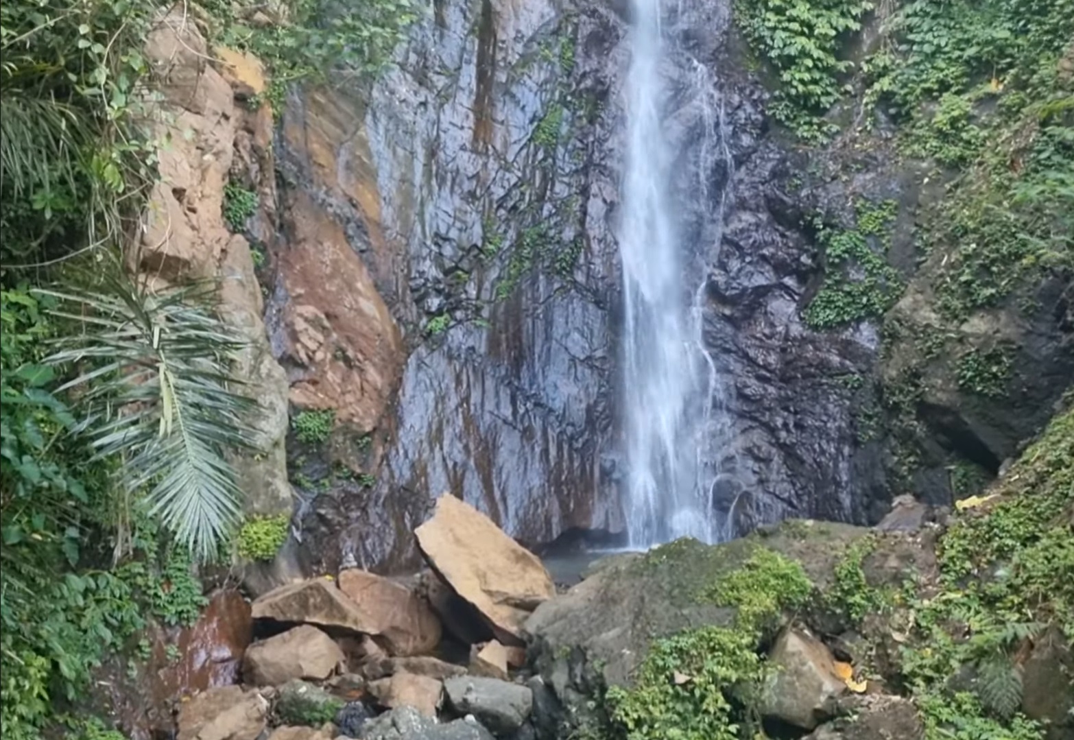 Air Terjun Jaga Satru yang berada di Desa Duda Timur, Karangasem diyakini dijaga Seekor Naga