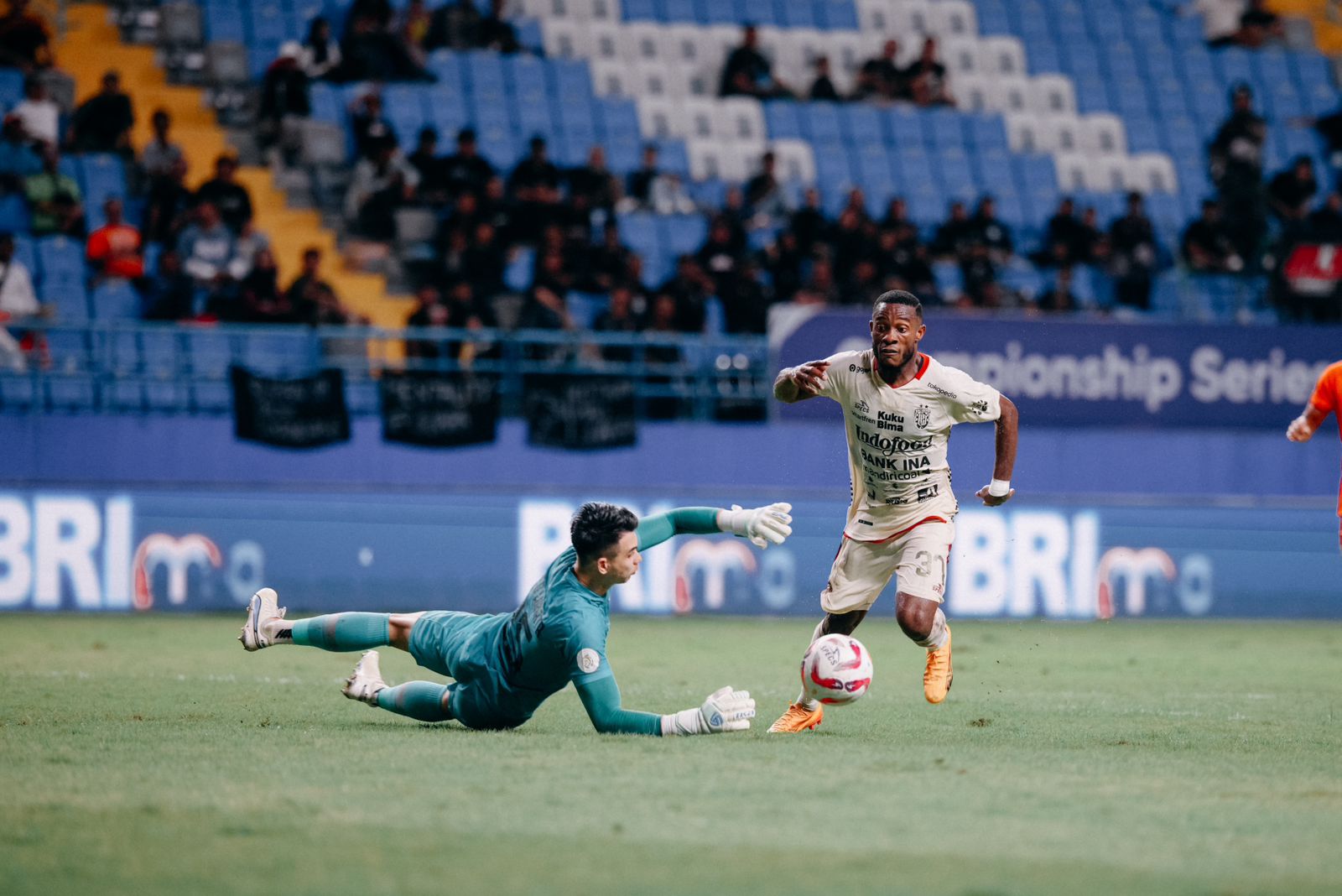 Privat Mbarga, salah satu pemain Bali United yang masuk nominasi &nbsp;pemain terbaik Liga 1 Indonesia musim 2023/2024.
