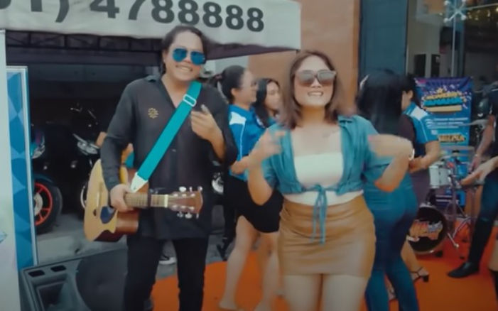 Lagu Tiang Rindu dari Ray Peni dan Elly Kirana sedang viral di media sosial