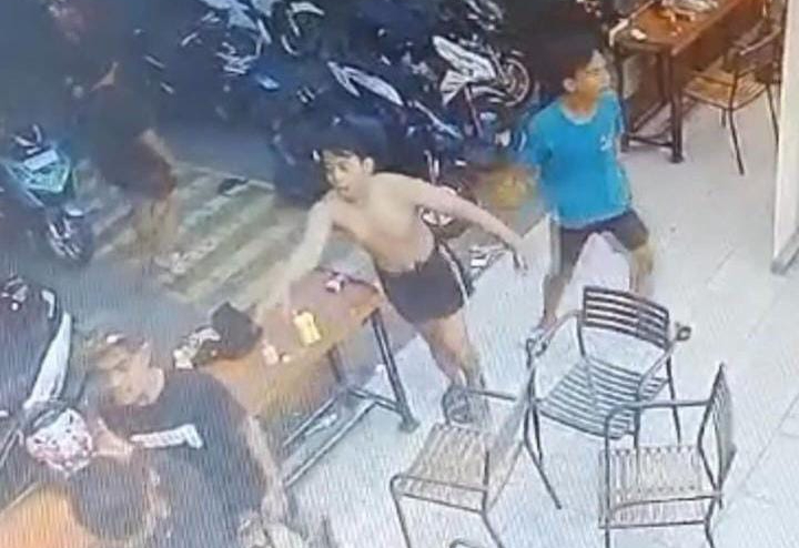 Terjadi pemukulan oleh sejumlah pemuda di mini market Denpasar