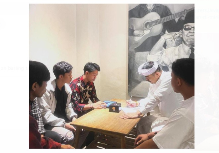 Arya Wedakarna bertemu dengan korban pemukulan di minimarket Denpasar