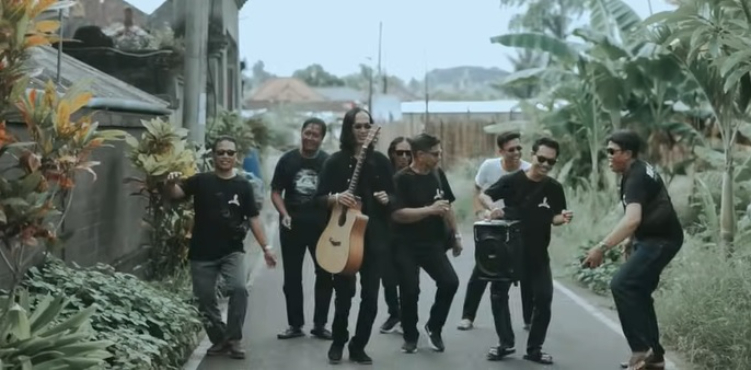 Penyanyi Yan Mus merilis ulang lagu Nyesel