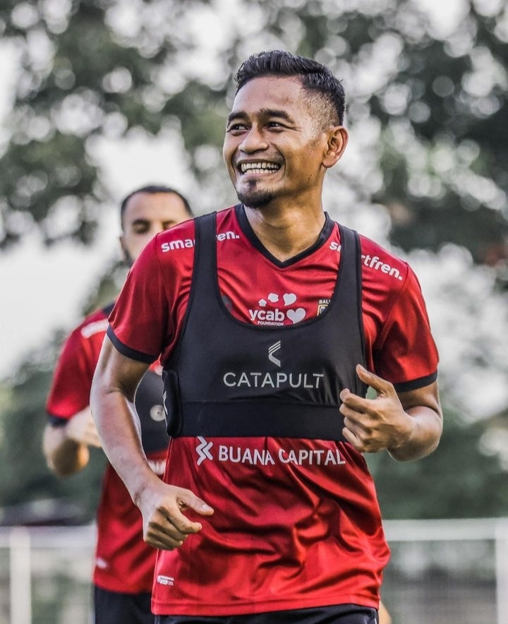 Setelah Ramdani Lestaluhu, fans Bali United meminta beberapa lainnya ikut menyusul, termasuk pelatih Stefano Cugurra.