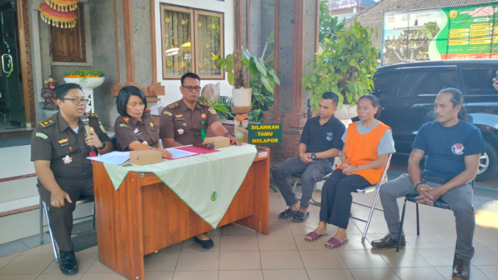 Proses Restorative Justice terhadap tersangka Omyati di Kejari Tabanan.