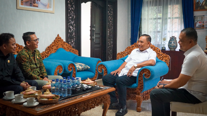 Audiensi jajaran KPU Jembrana dengan Bupati Jembrana I Nengah Tamba, Rabu (5/6).