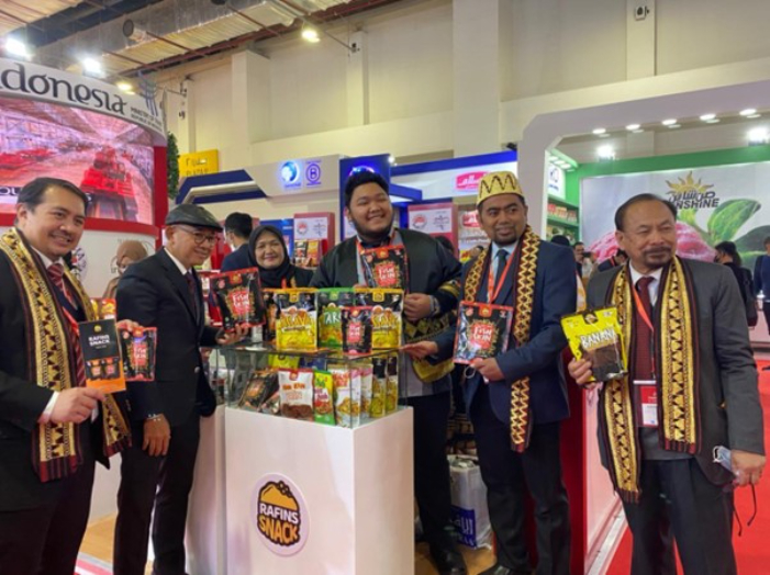 Keripik Kulit Ikan Rafins Snack kini telah mendunia