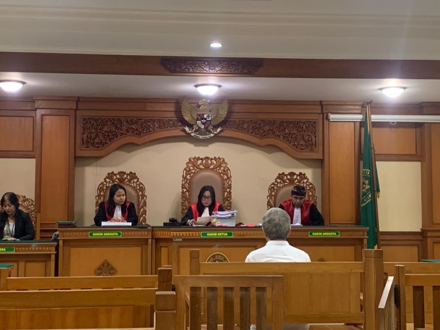 Vincent Juwono, owner Ayuterra Resort di Ubud, Kabupaten Gianyar, Bali menjalani sidang di Pengadilan Negeri Gianyar pada Kamis, 6 Juni 2024.