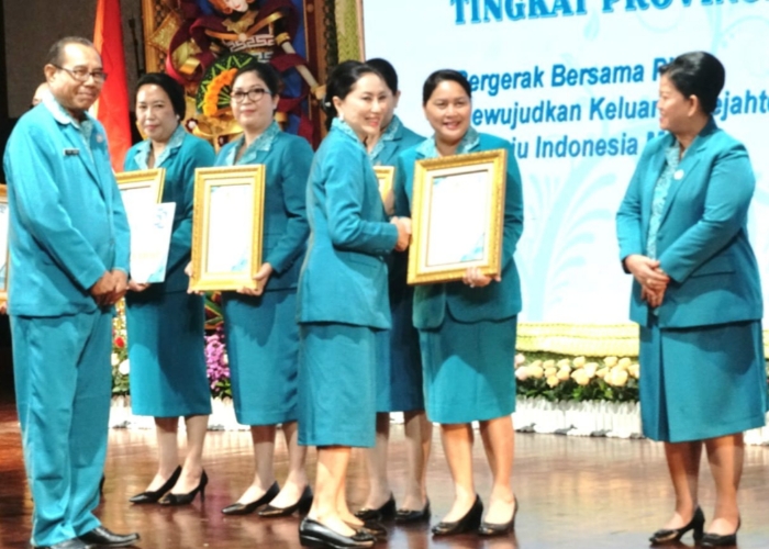 TP. PKK Badung Juara Harapan III Lomba Menari Tari Pendet