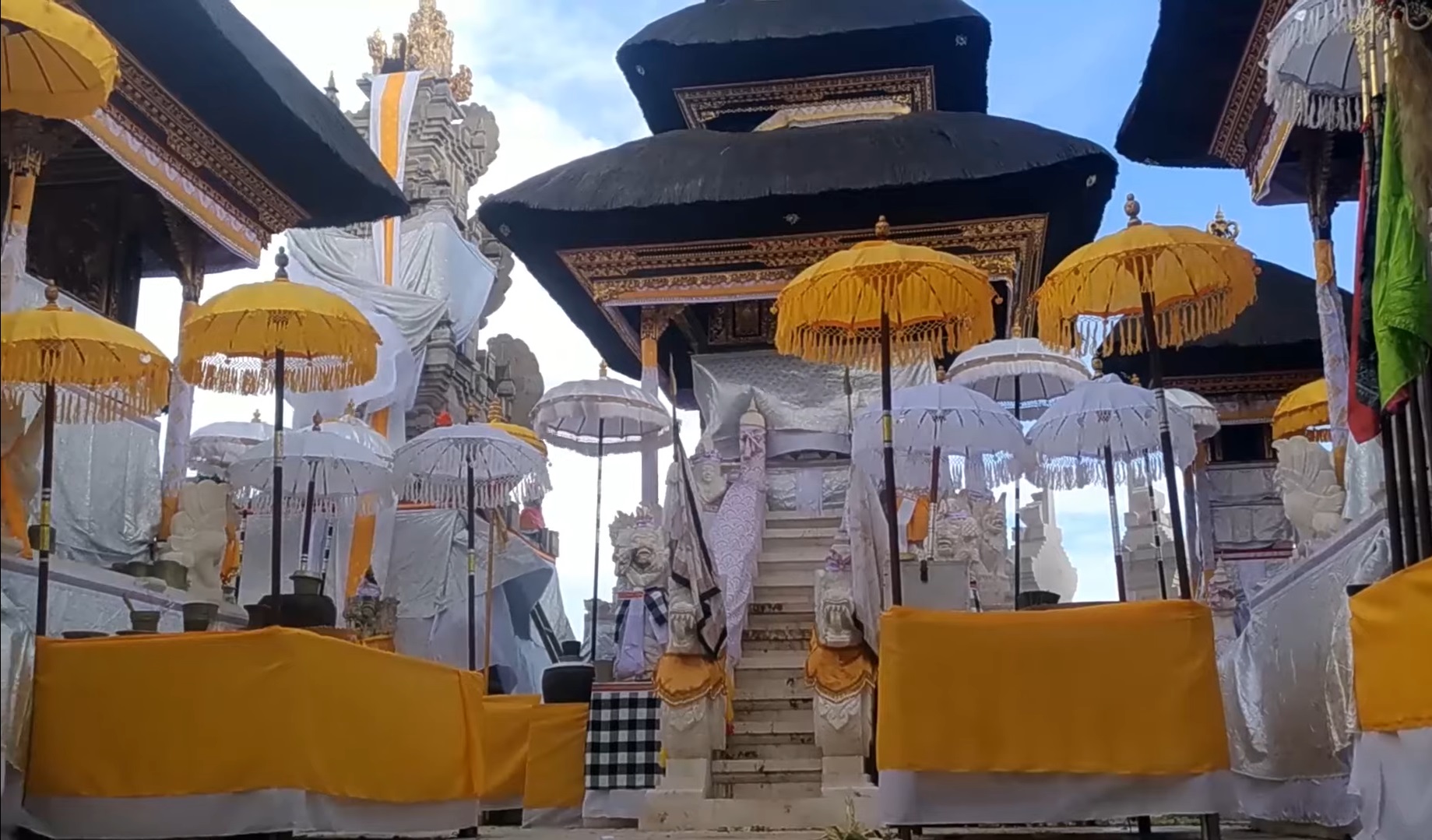 Pura Geger Dalem Pemutih di Desa Adat Peminge, Kelurahan Benoa, Kecamatan Kuta Selatan, Badung sebagai jejak perjalanan Dang Hyang Nirartha