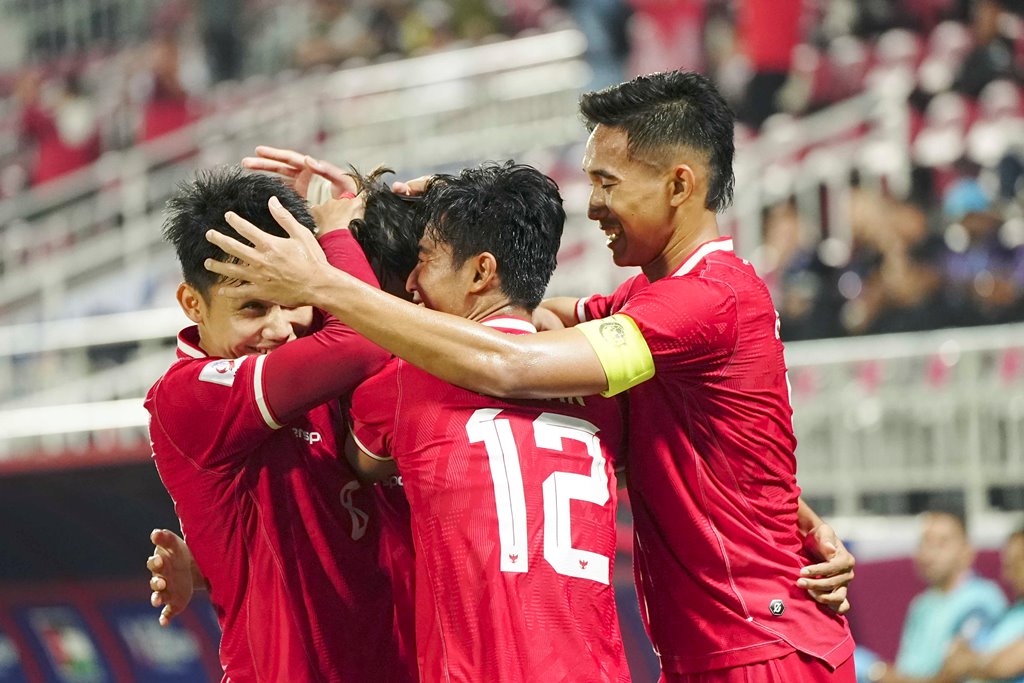 Bek timnas dan Persija Jakarta, Rizky Ridho (paling kanan) dirumorkan akan kembali ke mantan klubnya, Persebaya.