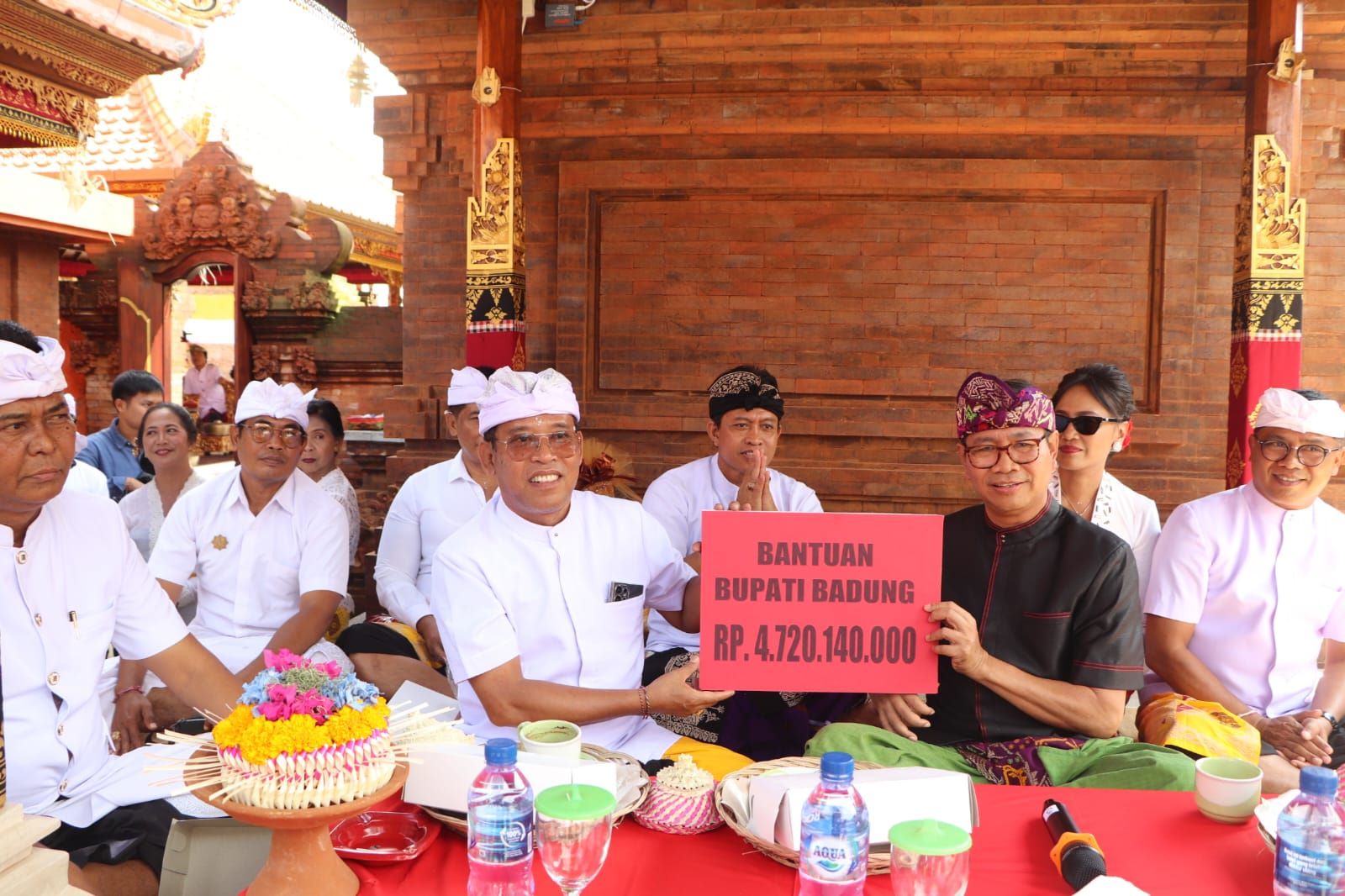 Wakil Bupati I Ketut Suiasa menghadiri Karya Melaspas, Mendem Pedagingan, Caru Rsi Gana dan Caru Manca Kelud di Puri Agung Carangsari, Senin, 10 Juni 2024.