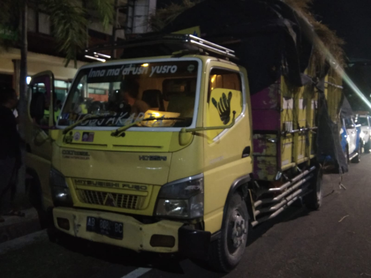 Polisi mengamankan sejumlah kendaraan yang diduga rusak akibat bule curi truk di Badung