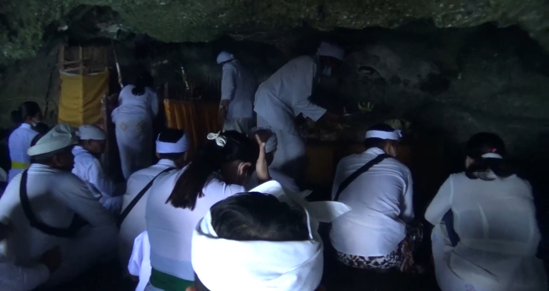 Pura Goa Selonding yang terletak di Desa Pecatu, Kecamatan Kuta Selatan, Kabupaten Badung