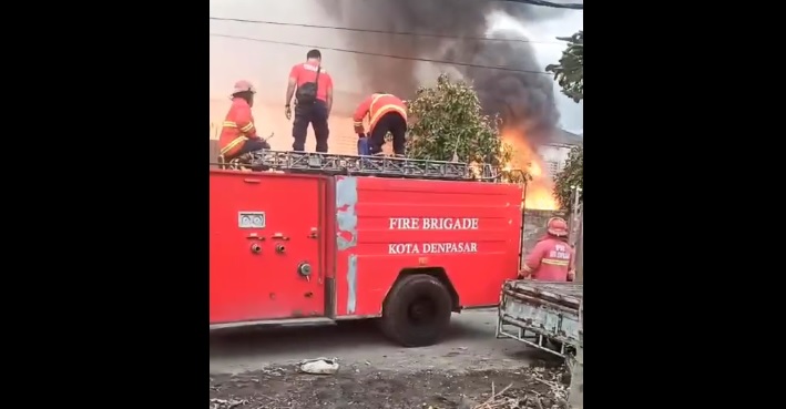 Kebakaran gudang LPG di Jalan Cargo Taman I Denpasar yang diduga jadi tempat oplos gas subsidi