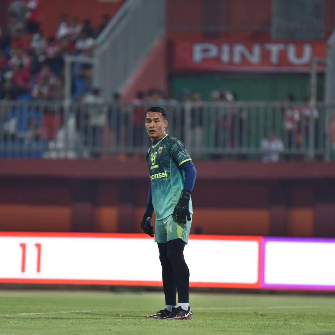 Reky Rahayu, kiper Persib Bandung dihujat netizen hingga ngamuk. Dia pernah dibobol 2 bomber Bali United