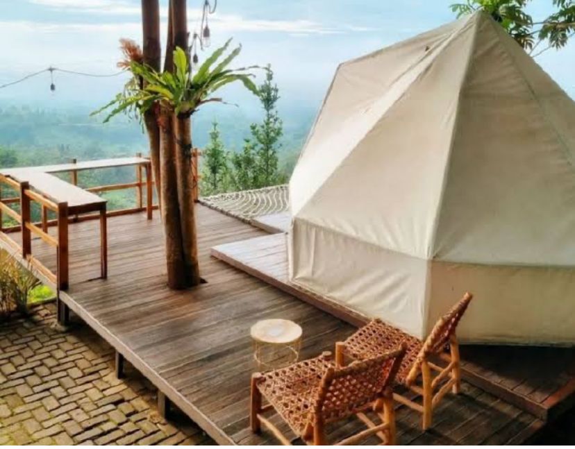 DINGIN: Silancur Highland, glamping terbaru yang terletak di kaki Gunung Sumbing, udaranya dingin seperti di Kintamani Bali.