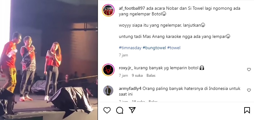 Bung Towel dilempar botol saat nonton bareng Timnas Indonesia Vs Filipina.