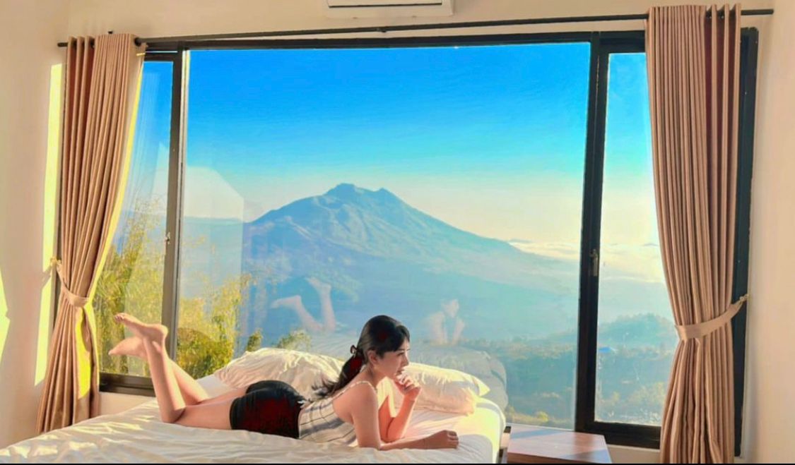 DE VANORA: View indah dari dalam kamar hotel De Vanora, Jalan Raya Penelokan, Kintamani, Bangli
