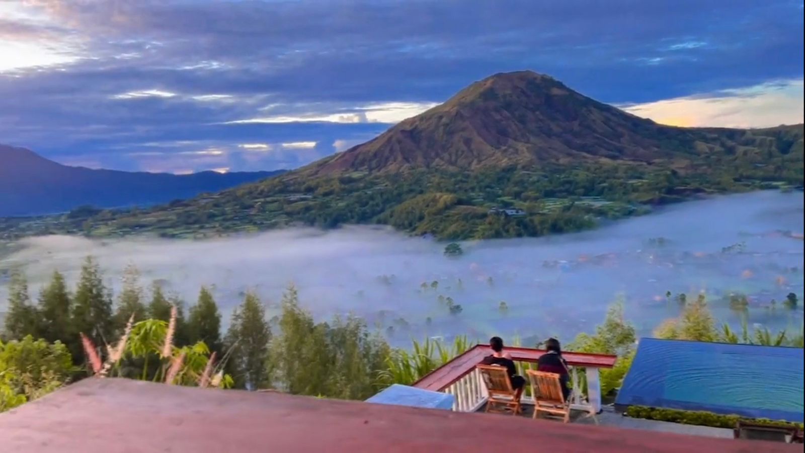 PINGGAN: Suasana pagi hari di Pinggan Glamping Hill, Desa Pinggan, Kintamani, Bali.