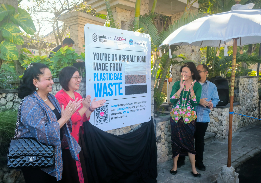 Peresmian Showcase Nasional Jalan Aspal Plastik di Jalan Jepun, Kawasan Jimbaran Hijau, Kuta Selatan,Selasa (11/7/2024)
