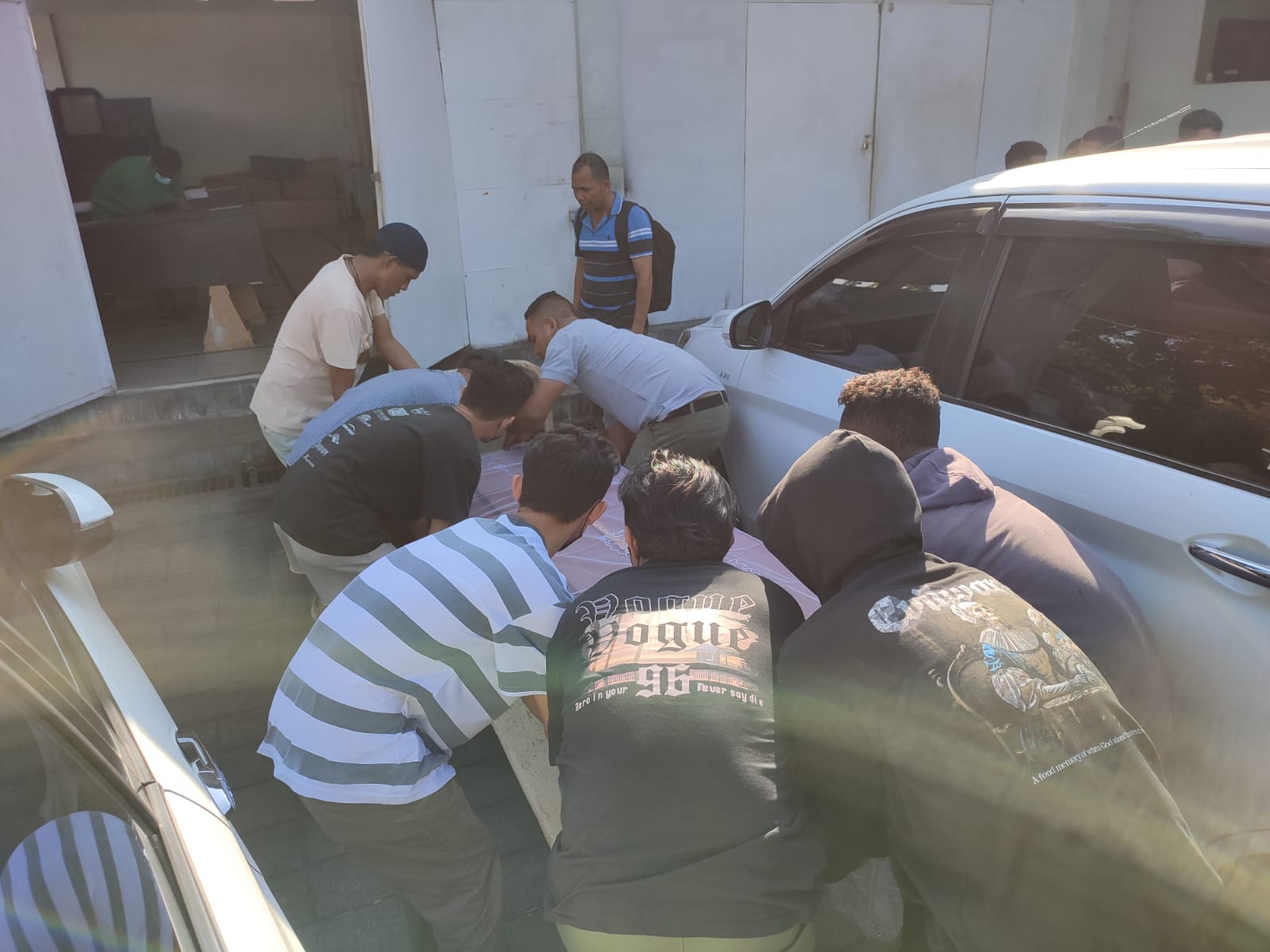 Korban tewas dari kebakaran gudang LPG di Jalan Cargo Taman I, Denpasar.