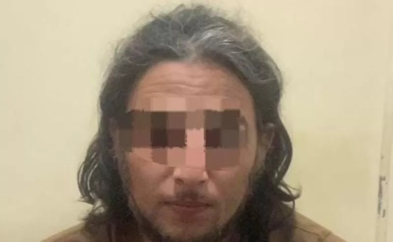 LAPAR dan KEPEPET: Omer Faraz, 31 dan barang bukti diamankan di Mapolsek Mengwi, Jumat 8 Juni 2023 (istimewa/radarbali.id)