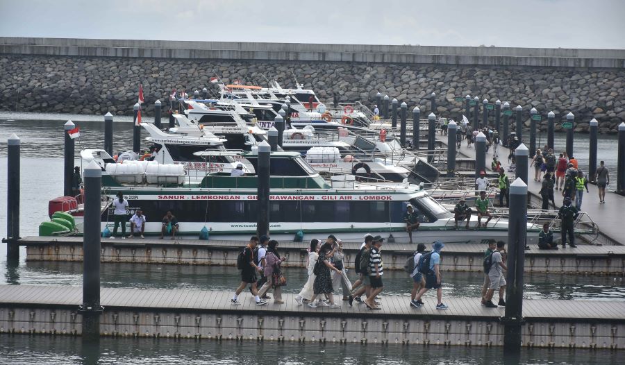 Fast boat jadi alternatif wisatawan di Bali di tengah harga mahalnya harga tiket pesawat.