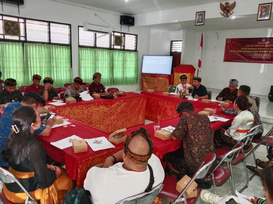 KPU Karangasem menggelar FGD bersama berbagai pihak di ruang rapat Diskominfo Karangasem terkait burung punglor sebai maskot Pilkada 2024 pada Kamis, 13 Juni 2024.