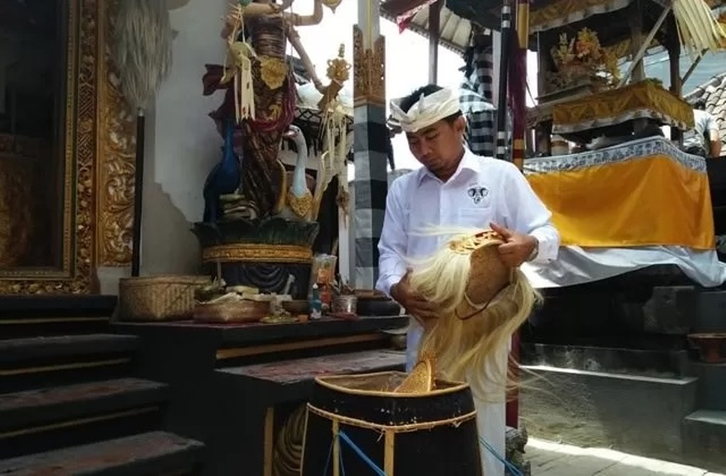 Komang Indra Wirawan, seorang juru undang